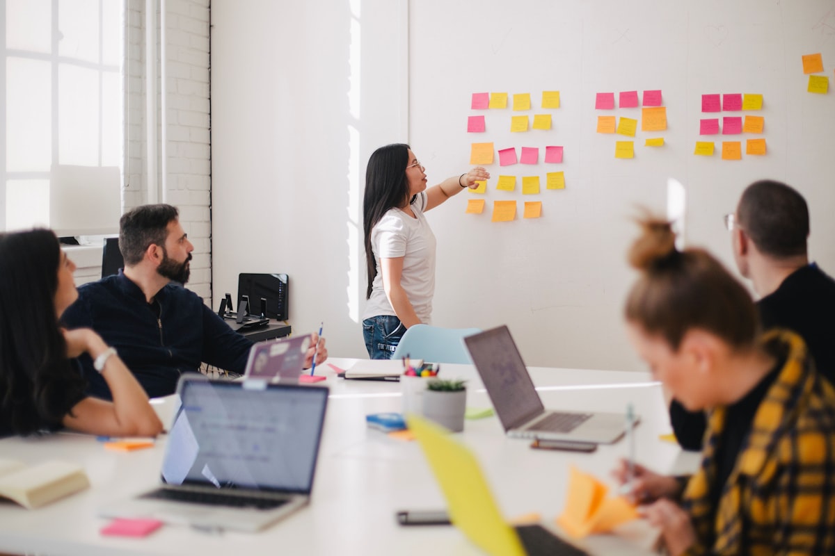 campagneplanning met post-its op een whiteboard